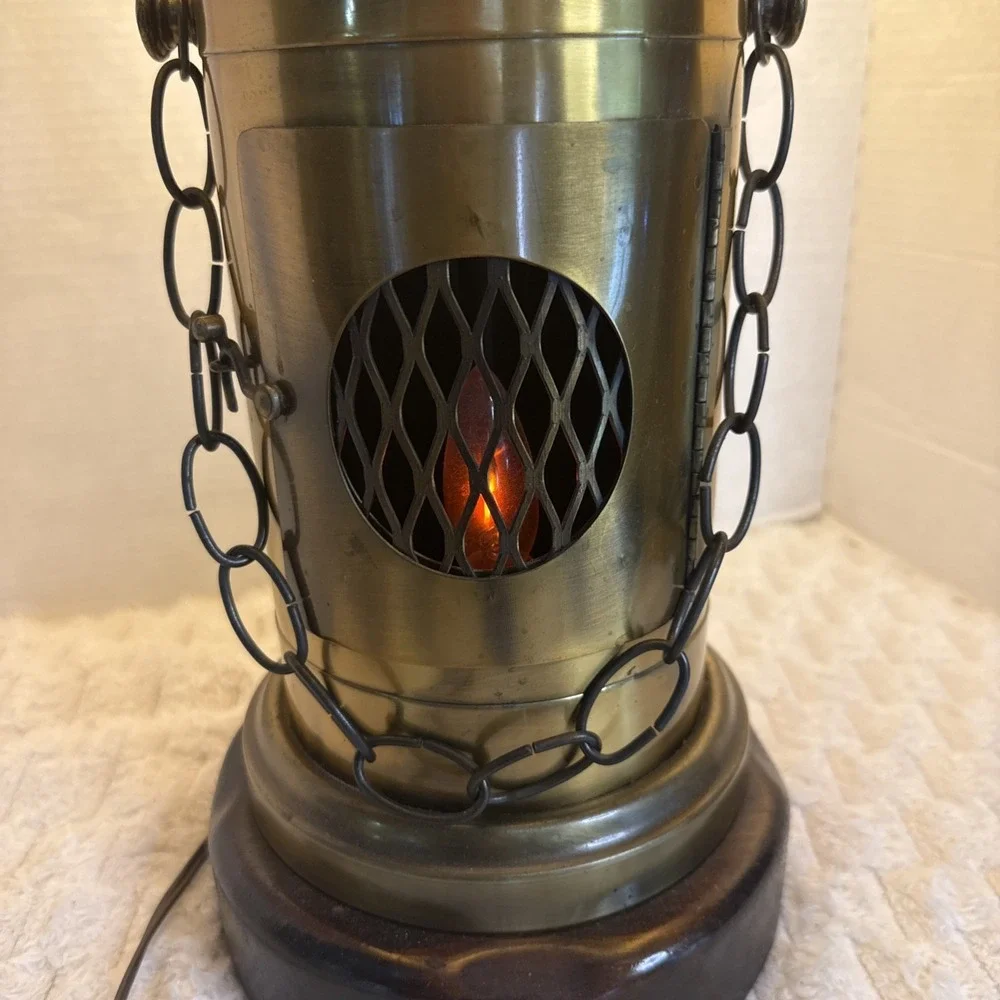 VTG MCM Nautical Brass Tone 2 Light  Maritime Flicker Lantern Table Lamp Coastal